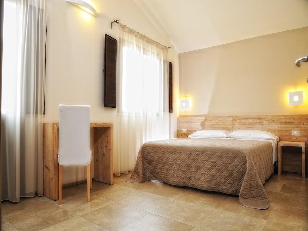 سانتا ماريا نافاريز B&B Le Cale الغرفة الصورة