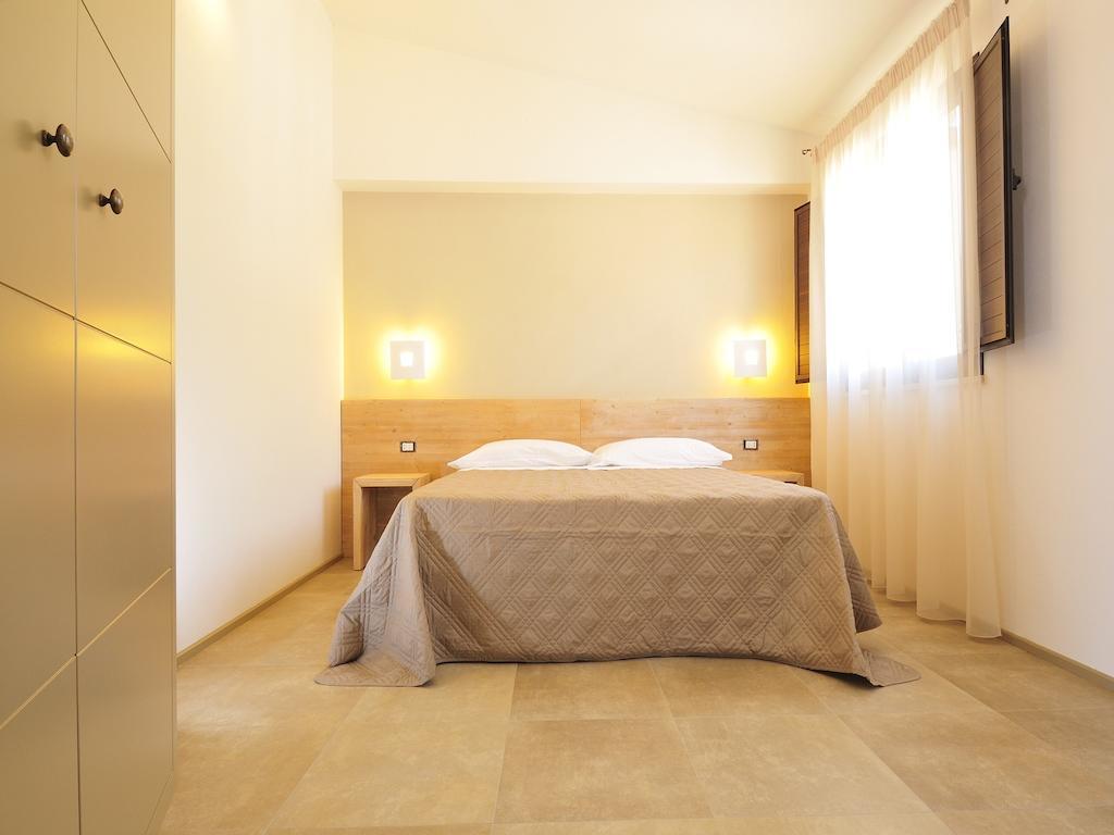 سانتا ماريا نافاريز B&B Le Cale الغرفة الصورة