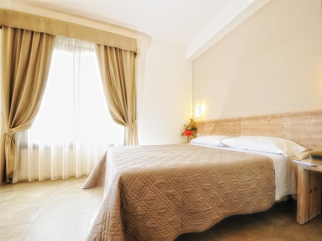 سانتا ماريا نافاريز B&B Le Cale الغرفة الصورة